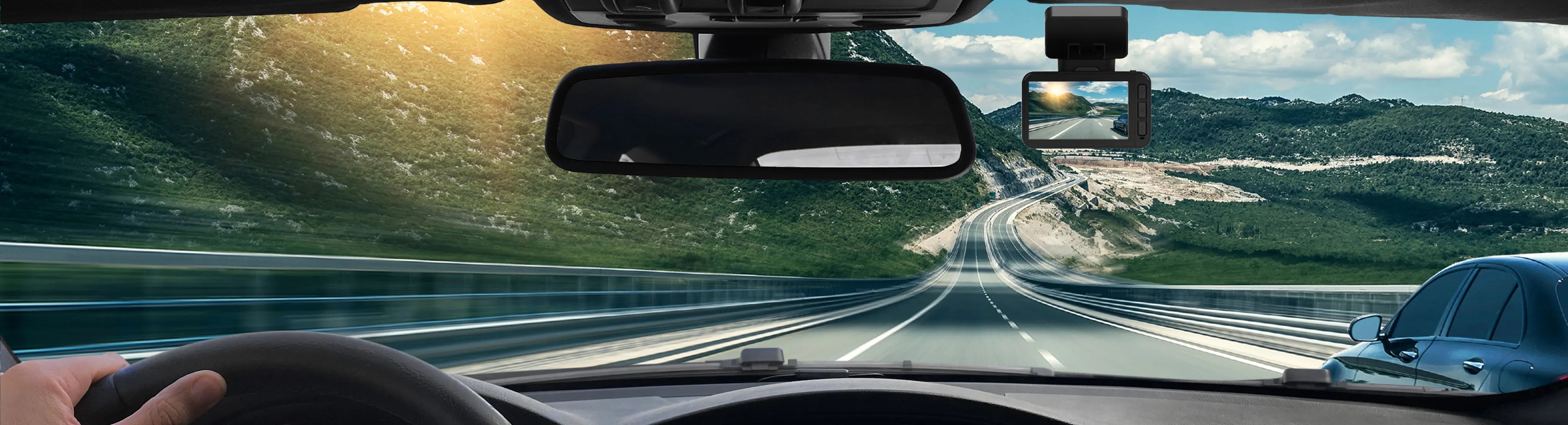 High-resolution Tellur dash cam capturing crystal-clear footage, designed for vigilant road surveillance and driver safety.