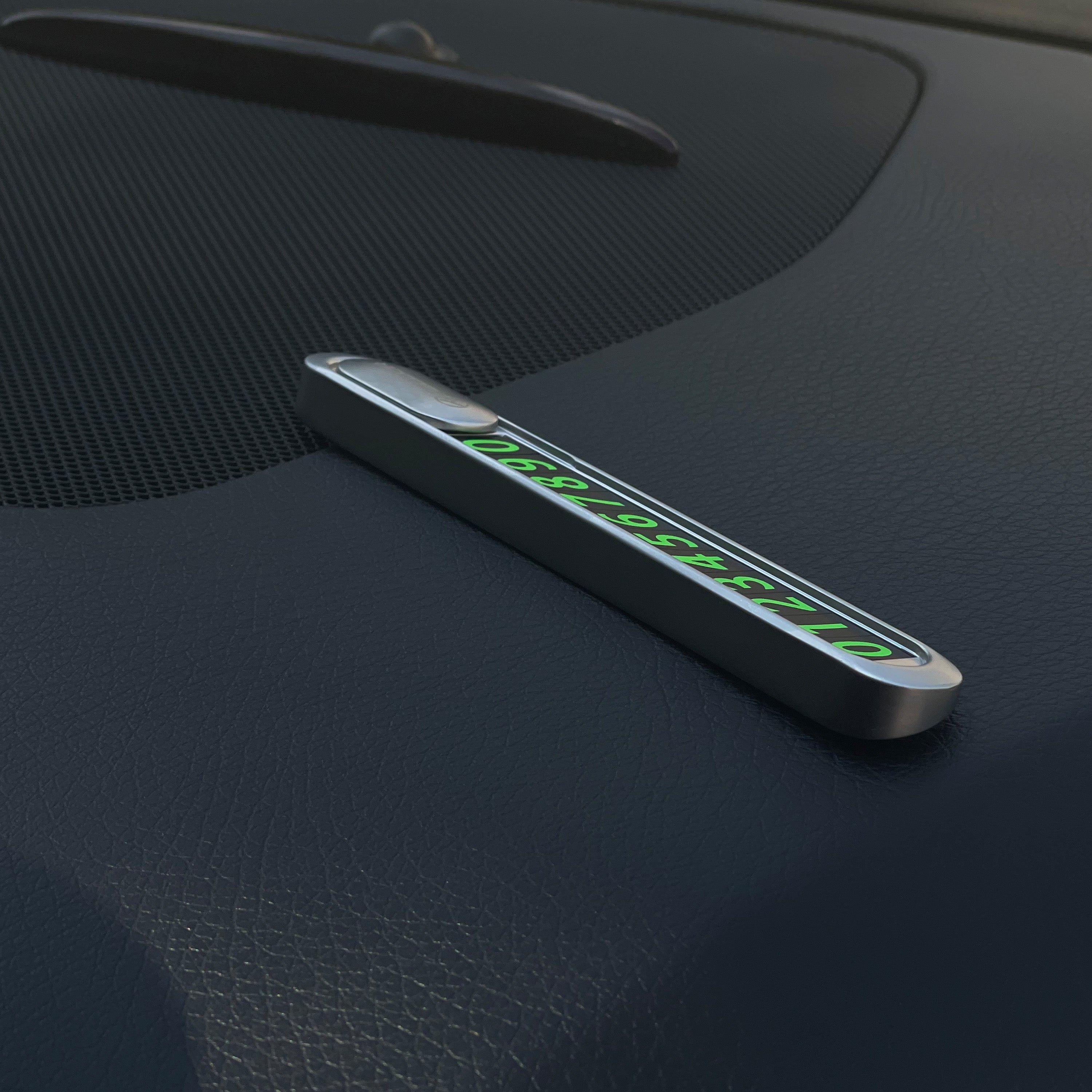 Temporary car parking phone number card, metallic, silver - TELLUR